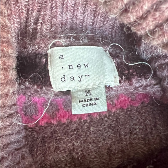 Women's Pink Patterned Sweater - Picture 5 of 6